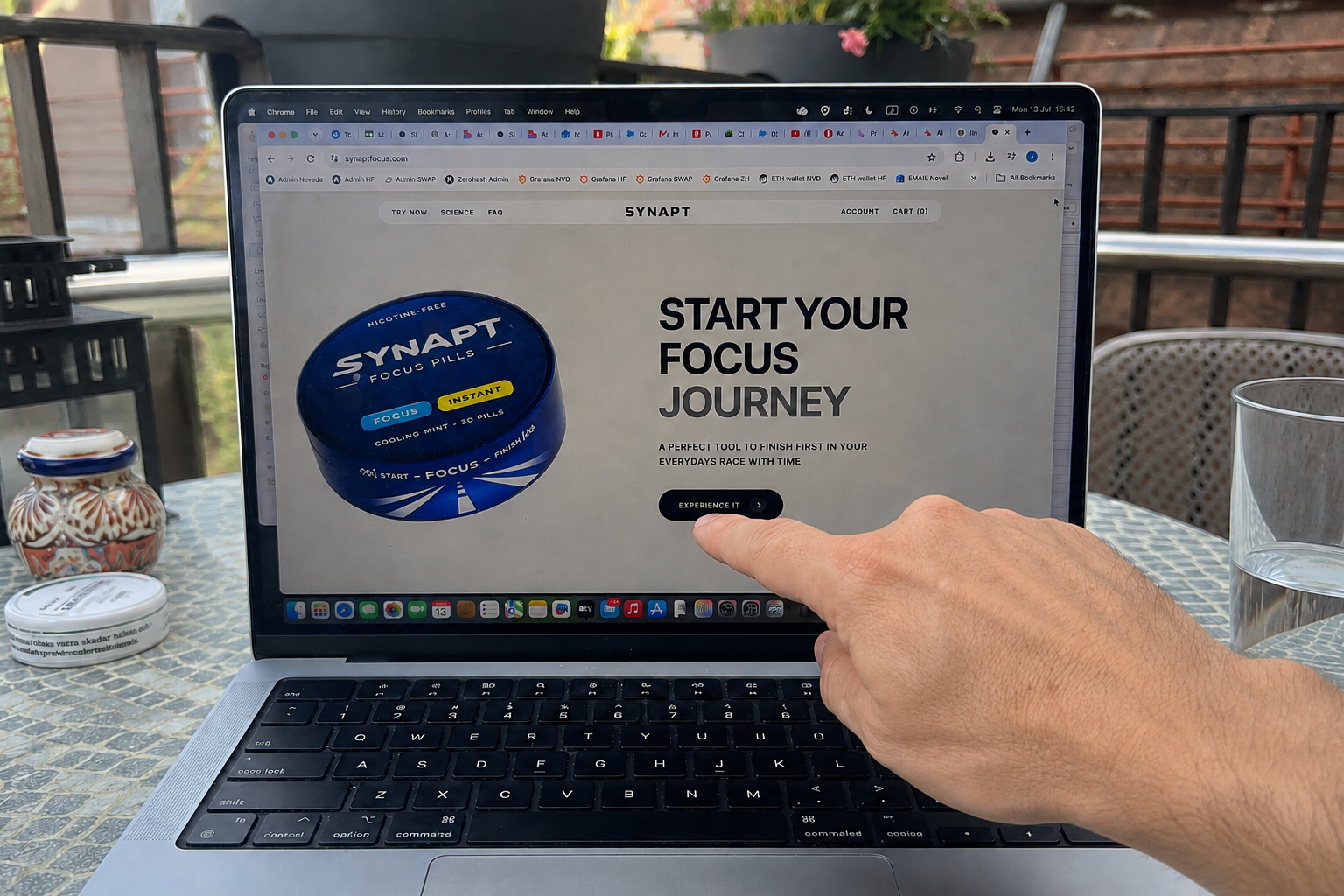 SYNAPT website shown on a laptop screen.